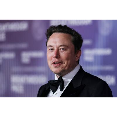 Илон Маск купил более 2 млн акций Tesla на $1 млрд - Bloomberg