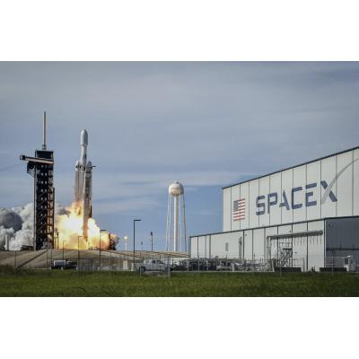 SpaceX рассчитывает на оценку не менее $1,8 трлн в ходе предстоящего IPO - Bloomberg