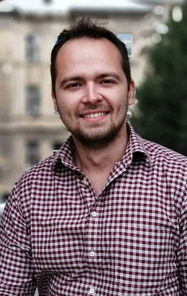 Олег Кузьмичев